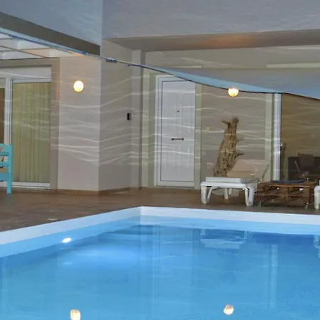 Villa Kallisto, Blue Line *