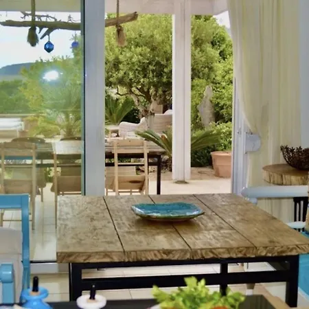Kallisto, Blue Line Villa