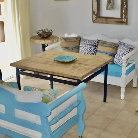 Kallisto, Blue Line Villa